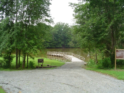 Fishing pier into Wilna pond